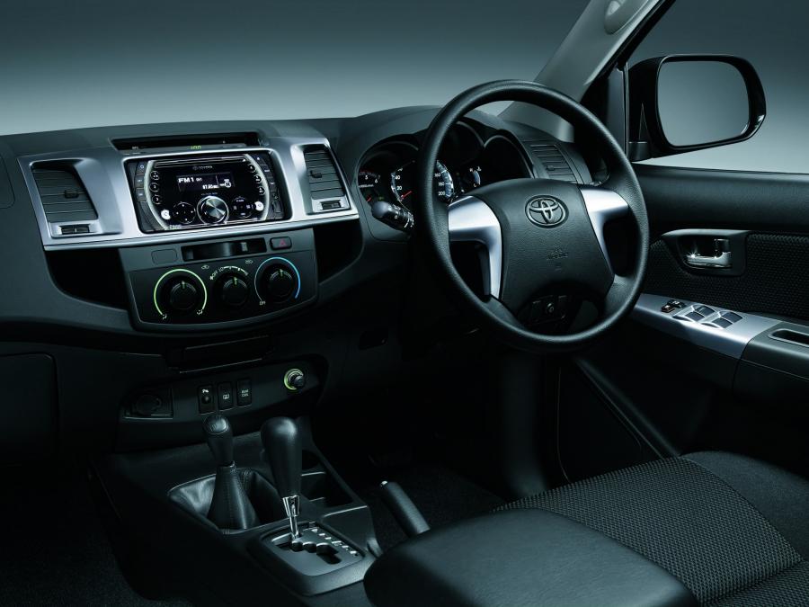  Toyota Fortuner Sportivo by TRD 2011 года  (фото 4 из 7)